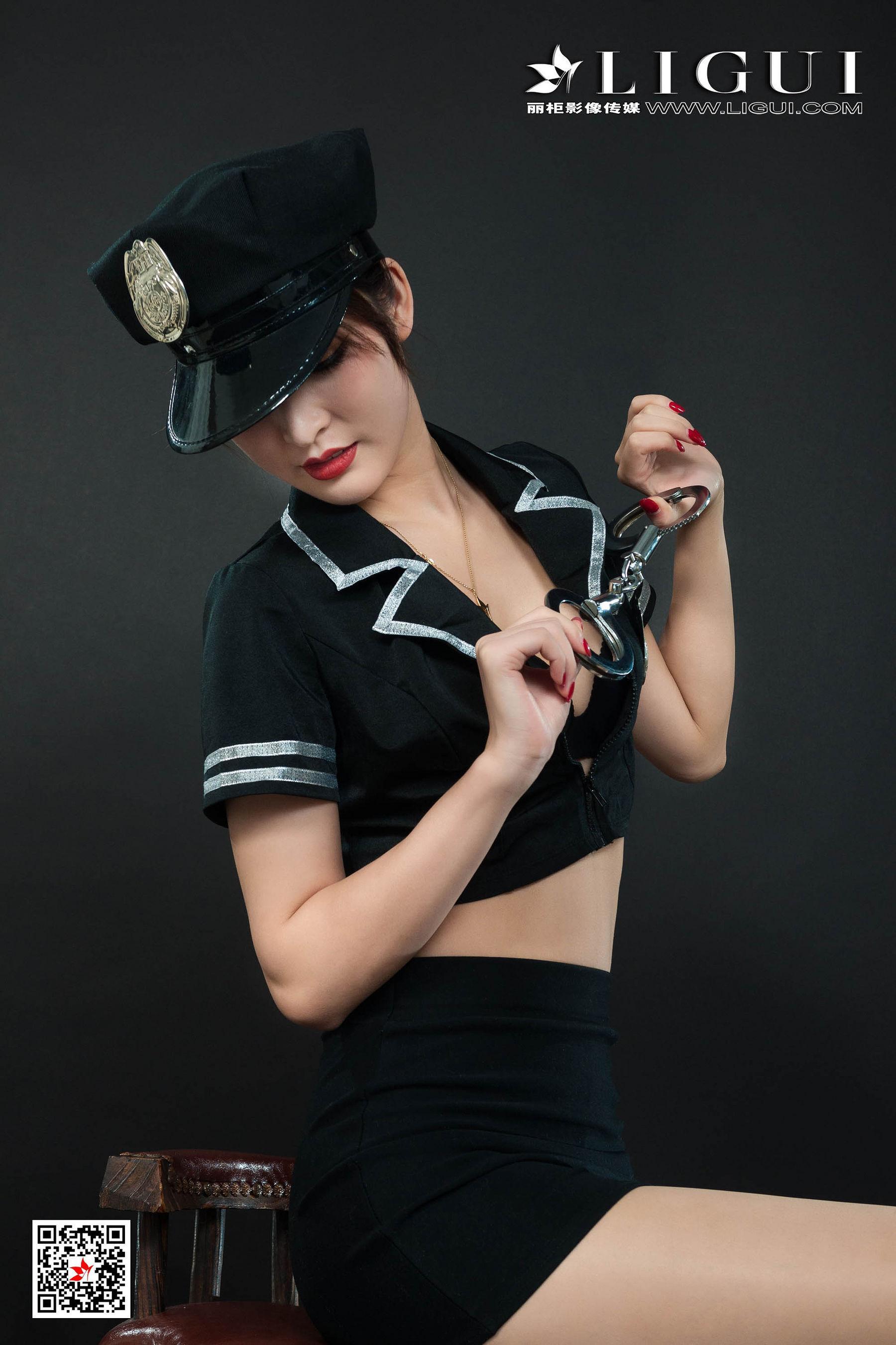 Model 雪糕《女警丝足镣铐调教系列》 [丽柜Ligui] 写真集