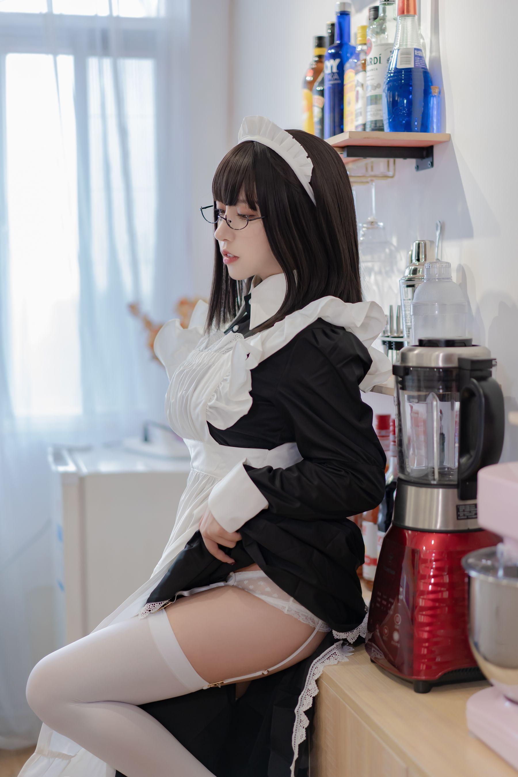 [Cosplay] 米线线sama – 女仆长裙 写真集(16)