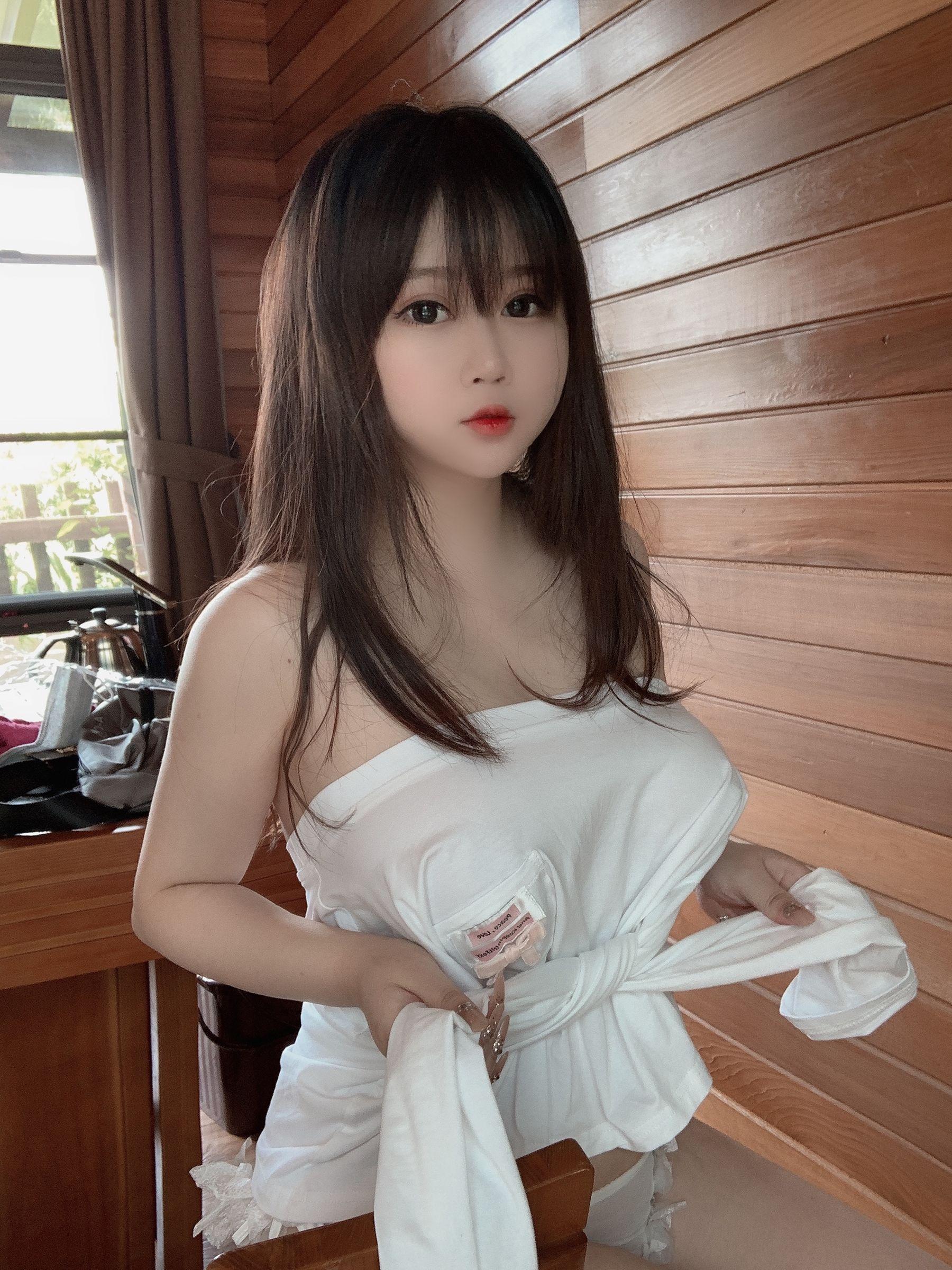 [Cosplay] 蜜桃少女是依酱呀 – 夏日(39)