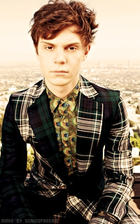 Evan Peters U6fy9NMH_o