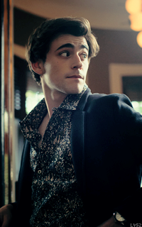 Charlie Rowe QaYsR3Kw_o