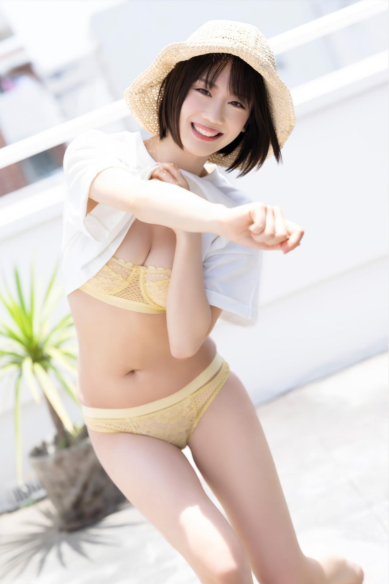 Yui Arata 新唯, FLASH フラッシュ アイドルワン ラウンドガールの艶美(4)
