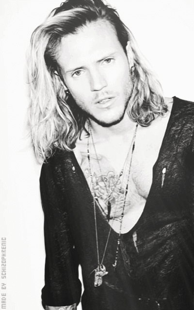 Dougie Poynter UP1pr0yT_o