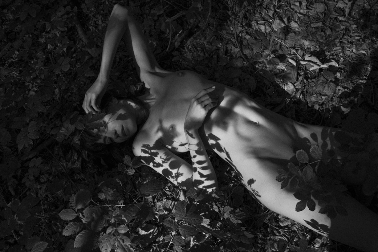 голая пражская модель Викенция во фруктовом саду / Vikencia from Prague nude by Ryan Pike - Yume Magazine голая пражская модель Викенция во фруктовом саду / Vikencia from Prague nude by Ryan Pike - Yume Magazine