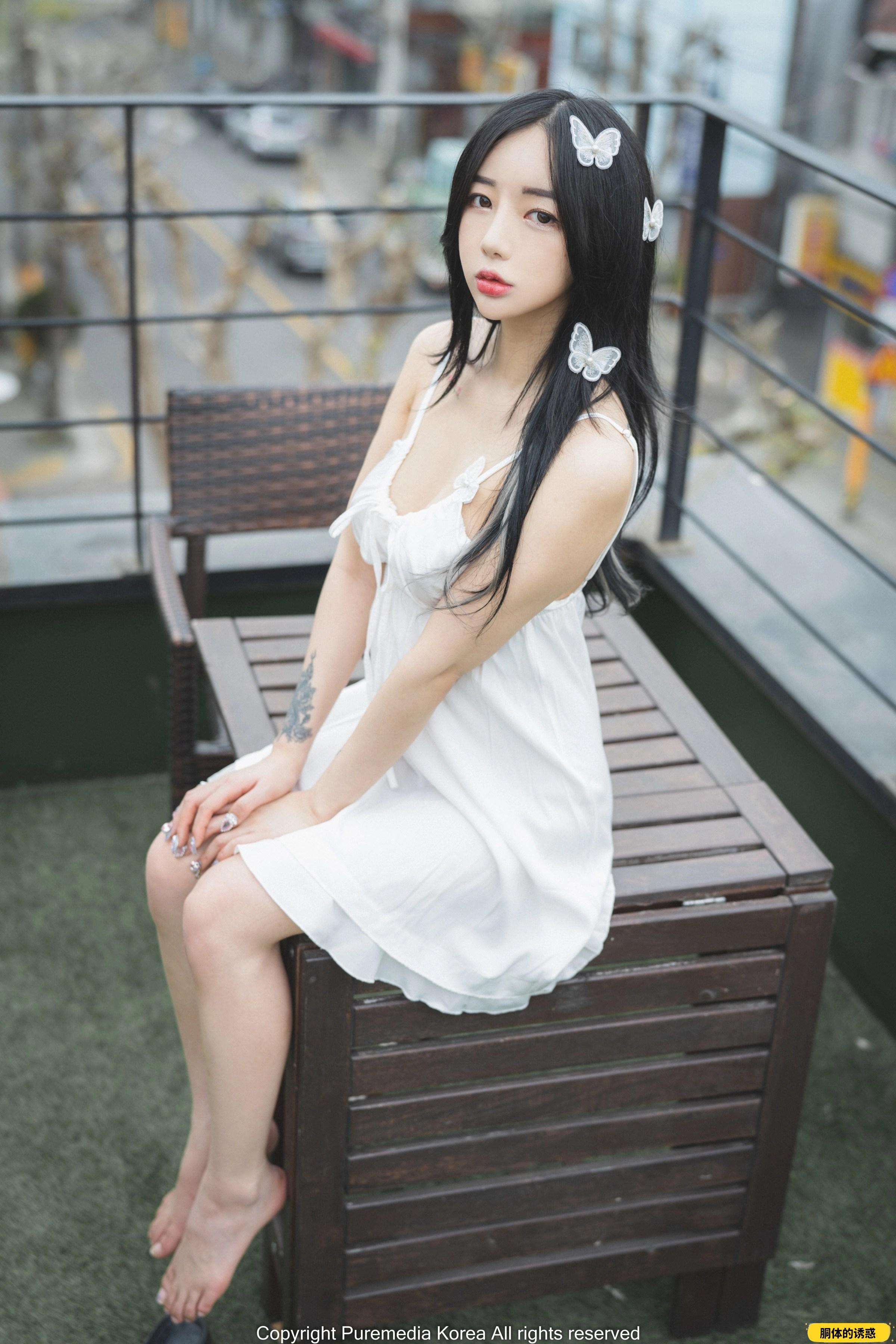 PURE MEDIA VOL.180 Jia Angel on the ground [121P]