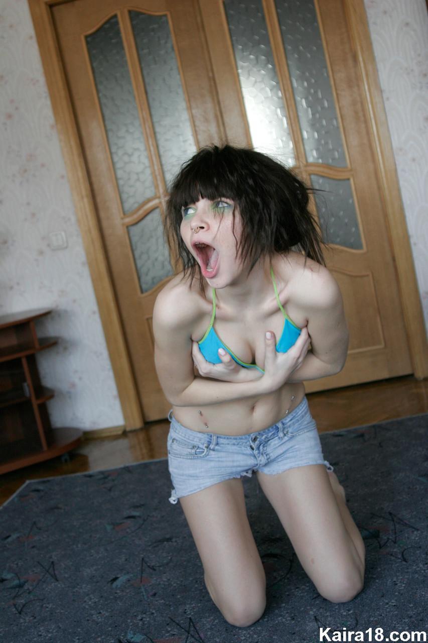 Cute teen Kaira 18 sticks out her tongue while crawling on floor in the nude(4)