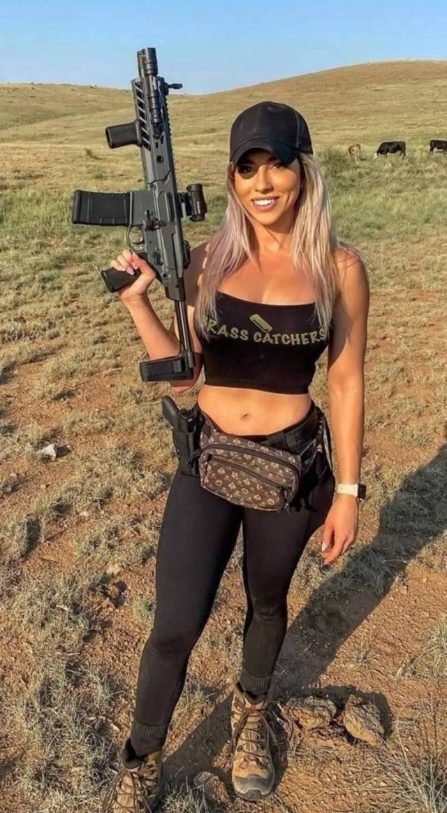 WOMEN WITH WEAPONS 7 SyJGhxET_o