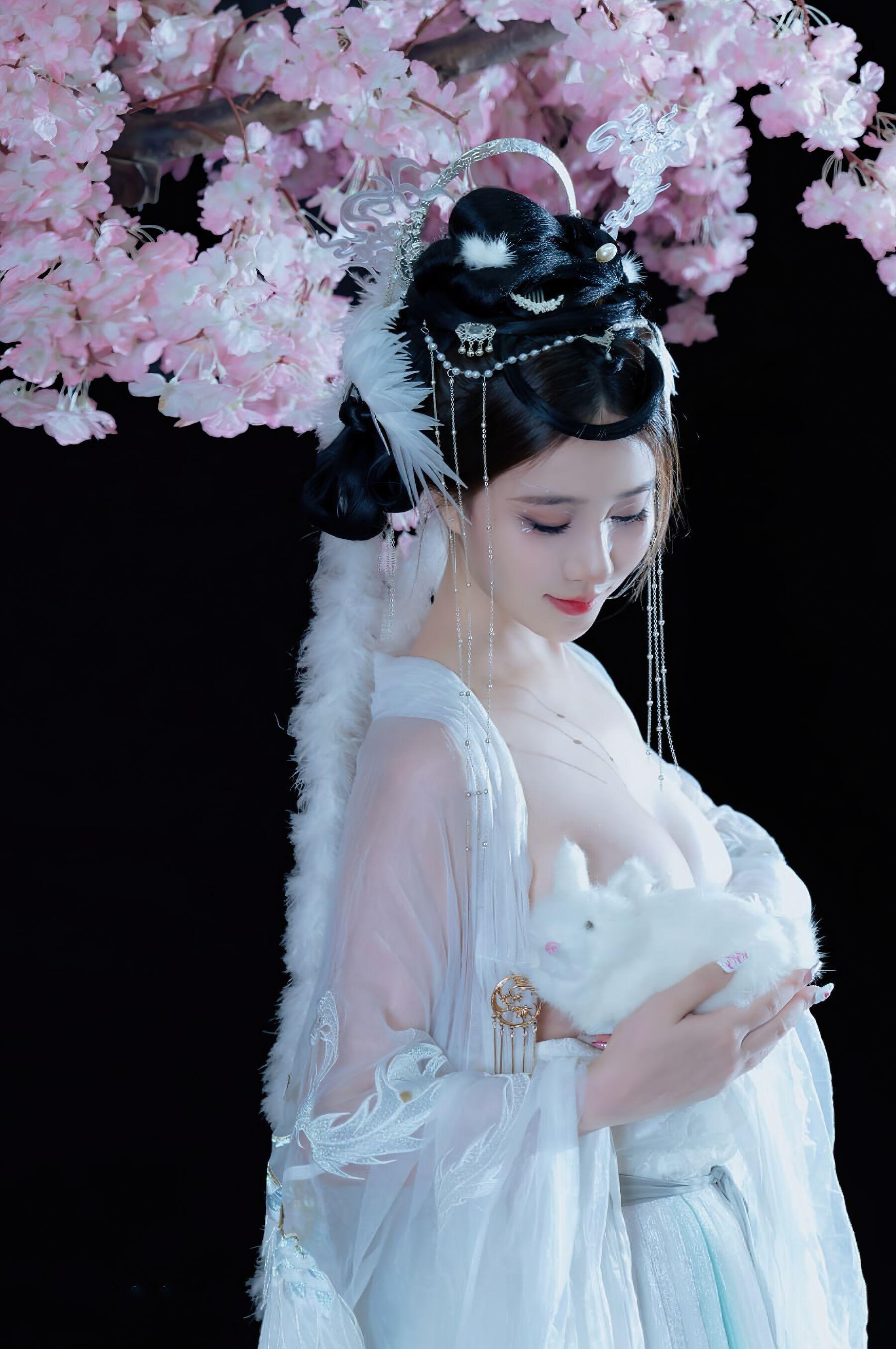 国模套图 年年《嫦娥仙子》(31)
