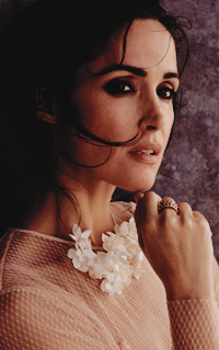 Rose Byrne IzPKpqHB_o