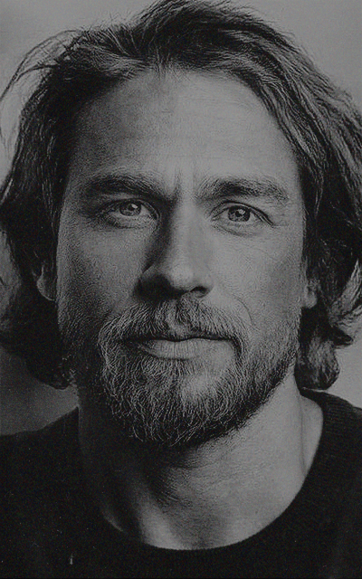 Charlie Hunnam - Page 2 TeMZWT2m_o