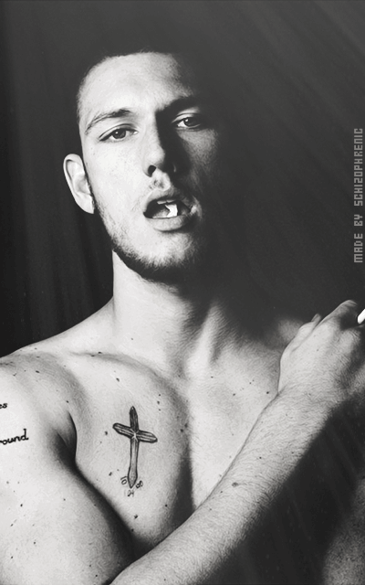 Alex Pettyfer 3dxNYCnd_o