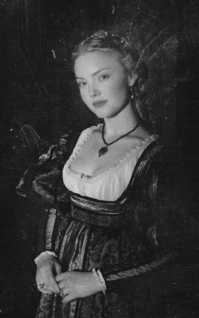 Holliday Grainger DfDpOxJM_o