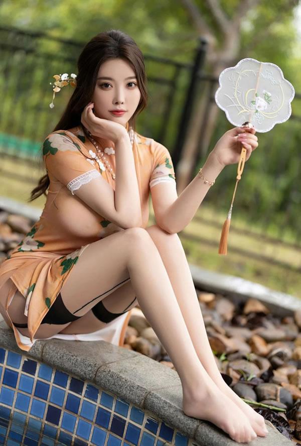 杨晨晨花枝旗袍写真婀娜多姿如画中仙(12)