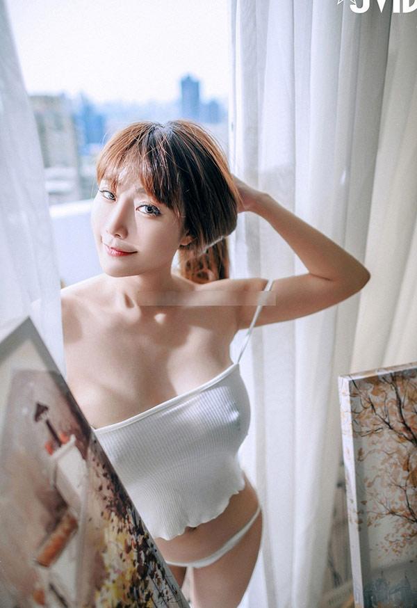 热爱榨精的洨画家巨乳乐乐之吊带小背心(12)