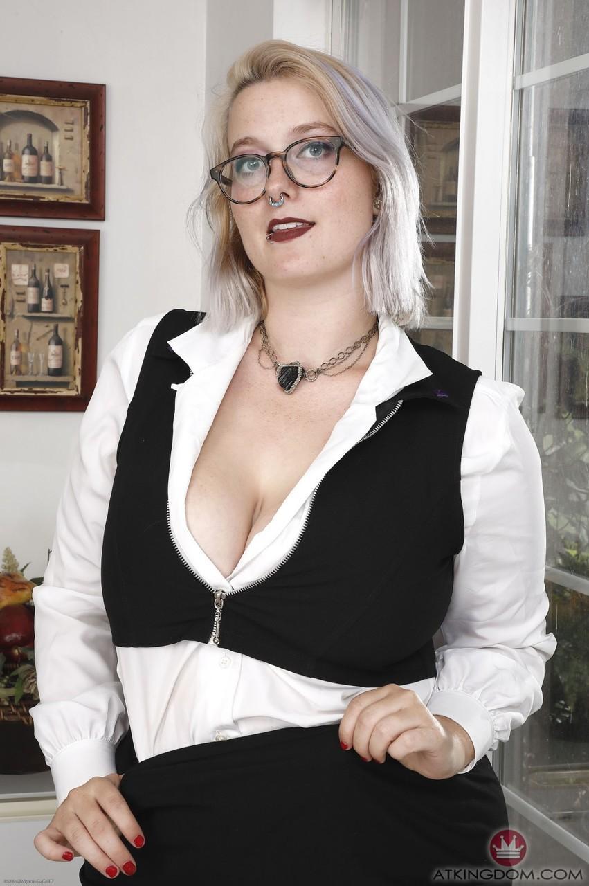 Chubby nerdy blonde Nyx Night displays her curves and hairy vagina(1)