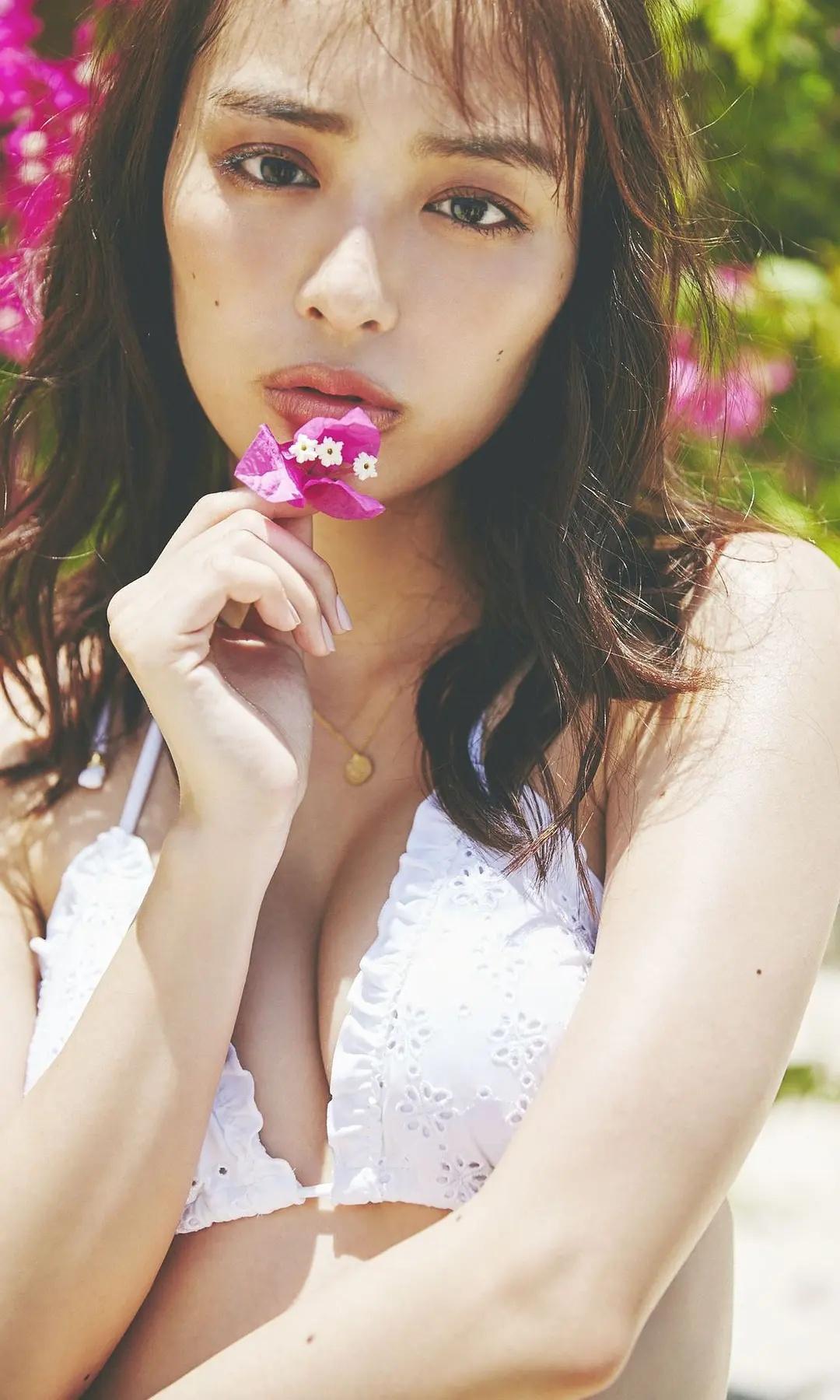 Rio Uchida 内田理央, MORE写真集 [サマー・タイム・ドリーム] Set.01(13)