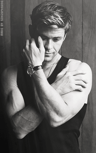 Chris Hemsworth QjZdk6hB_o