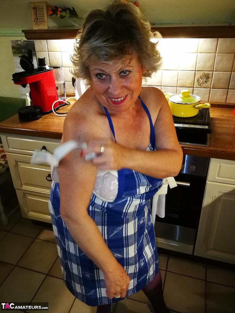 Old housewife Caro takes off her underwear in kitchen apron and stockings(12)