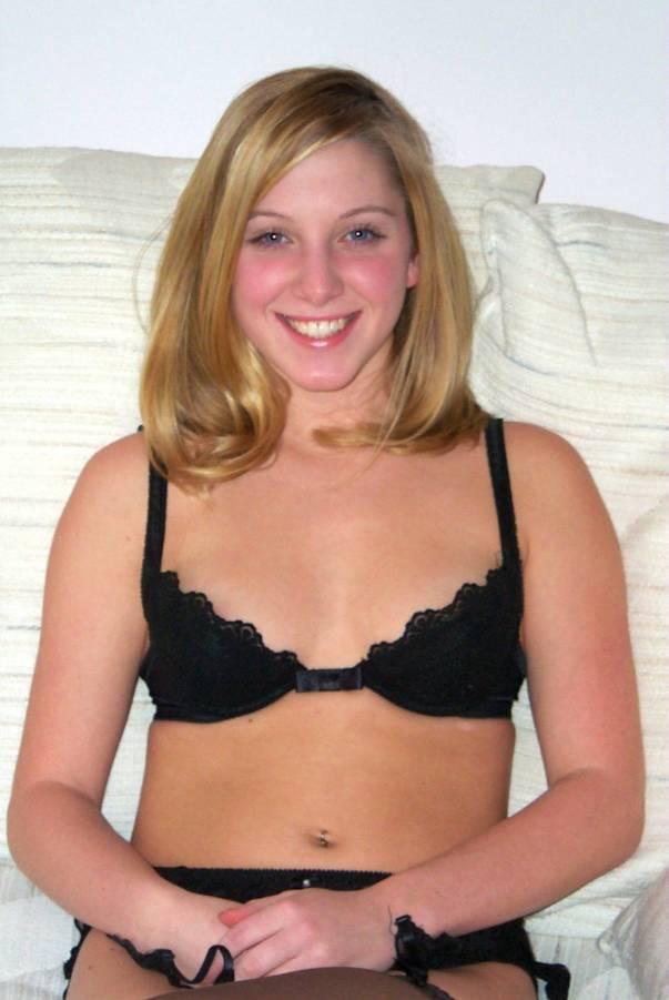 Blonde amateur shows off her big booty & her puffy nipples in stockings(2)