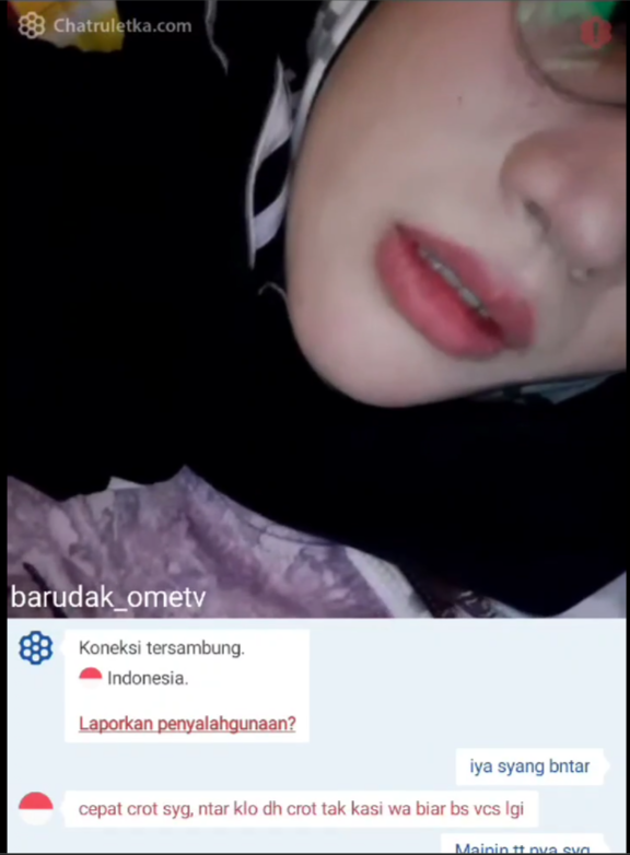 OmeTV Kacamata Sange Minta Crotin