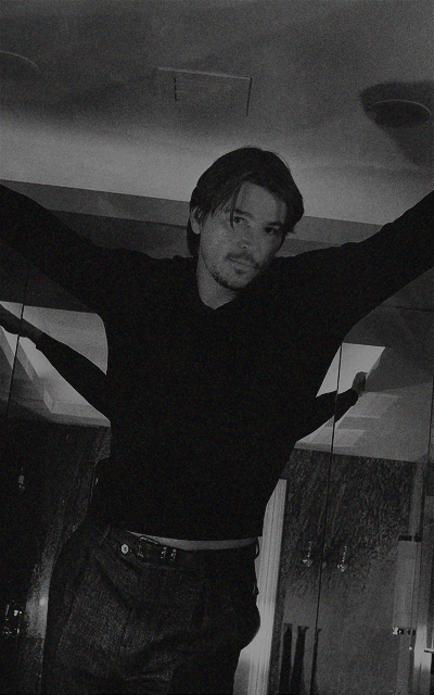  Josh Hartnett NO7A2Il5_o