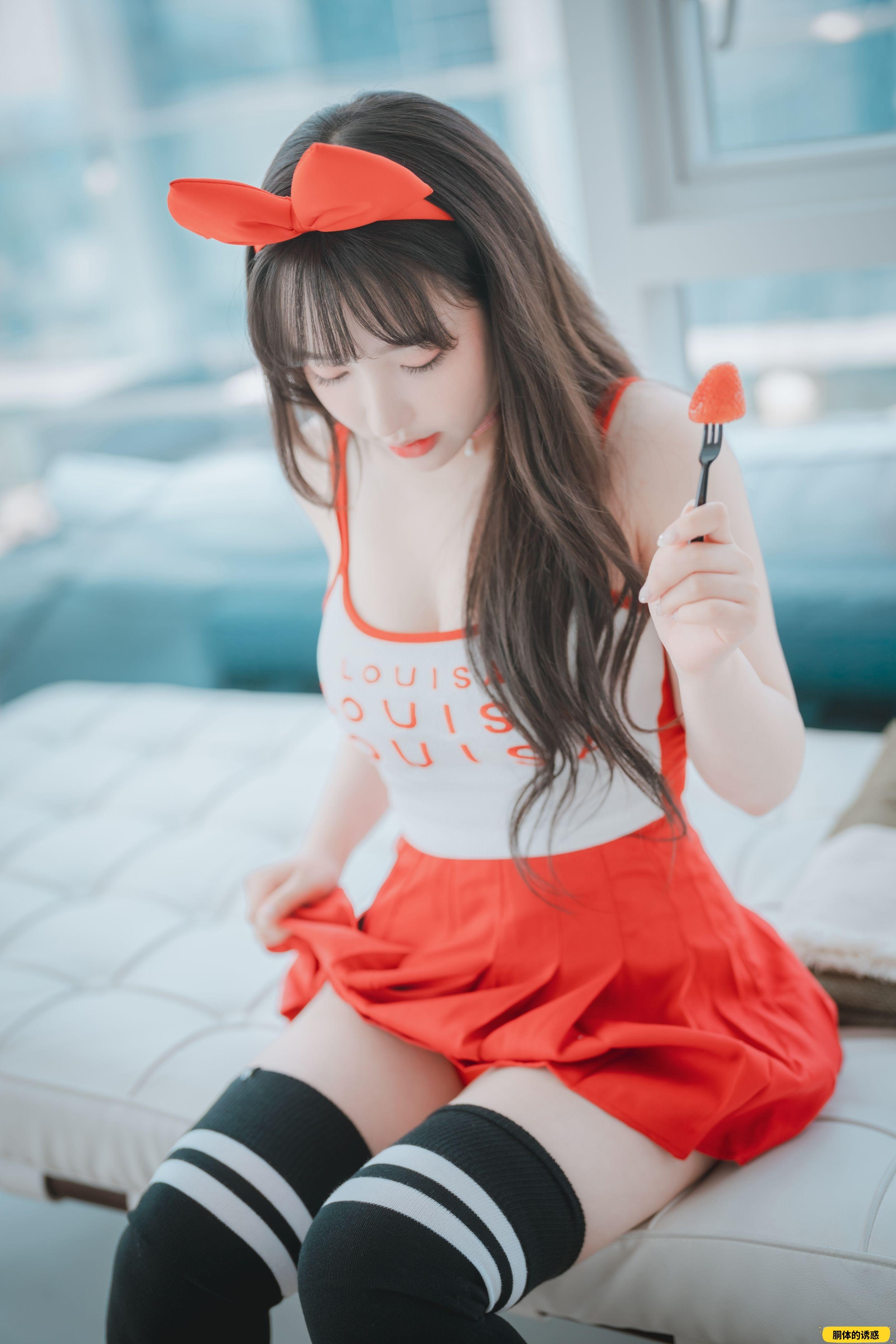 孙乐乐 Strawbeery Girl