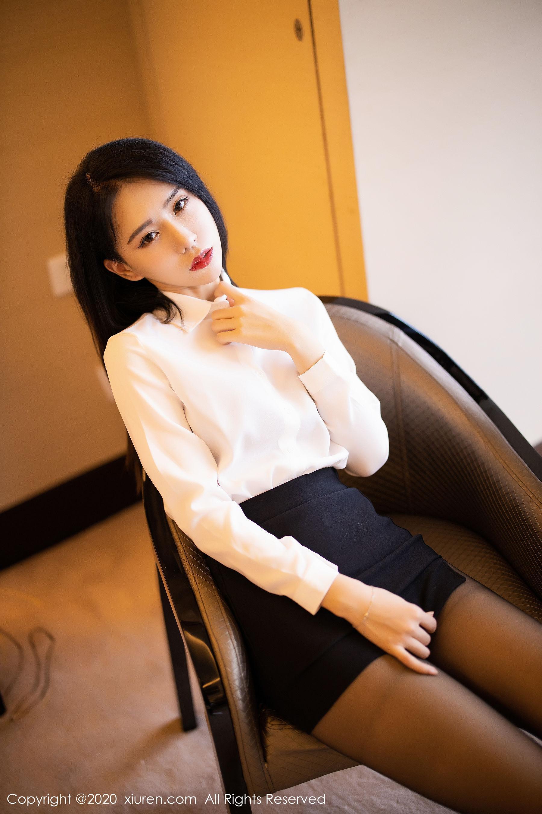 [秀人XiuRen] No.2148 BABY_柒 《白衬衫黑短裙的OL职场秘书》 写真集(37)