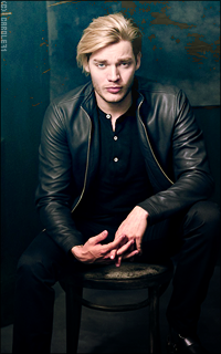 Dominic Sherwood L4Y6Ppjh_o