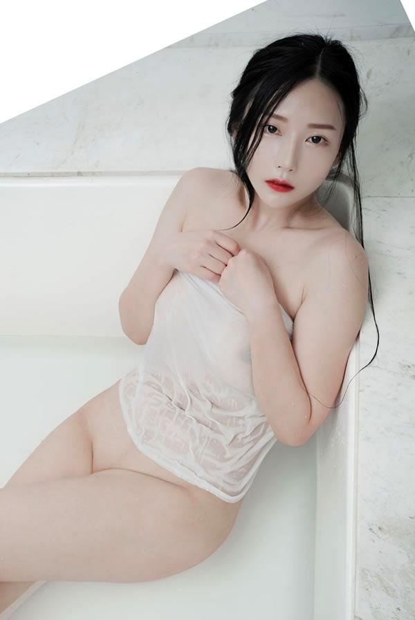 知性熟女Riha白衬衣湿身唯美人体图集(22)