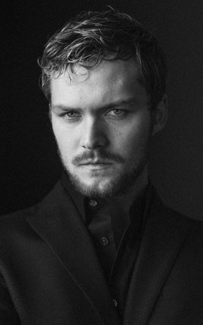 Finn Jones AfyMcgaM_o