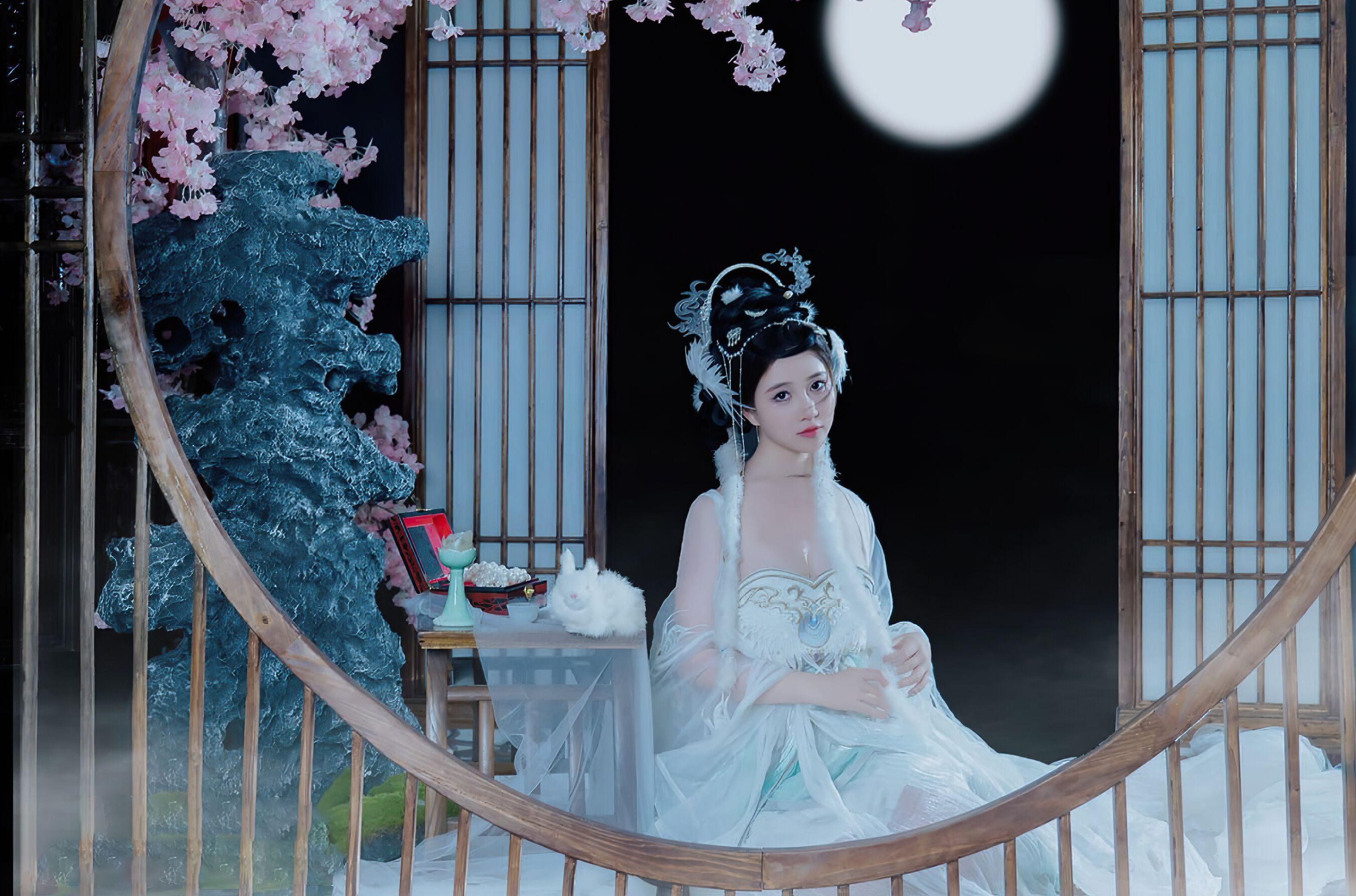 国模套图 年年《嫦娥仙子》(15)