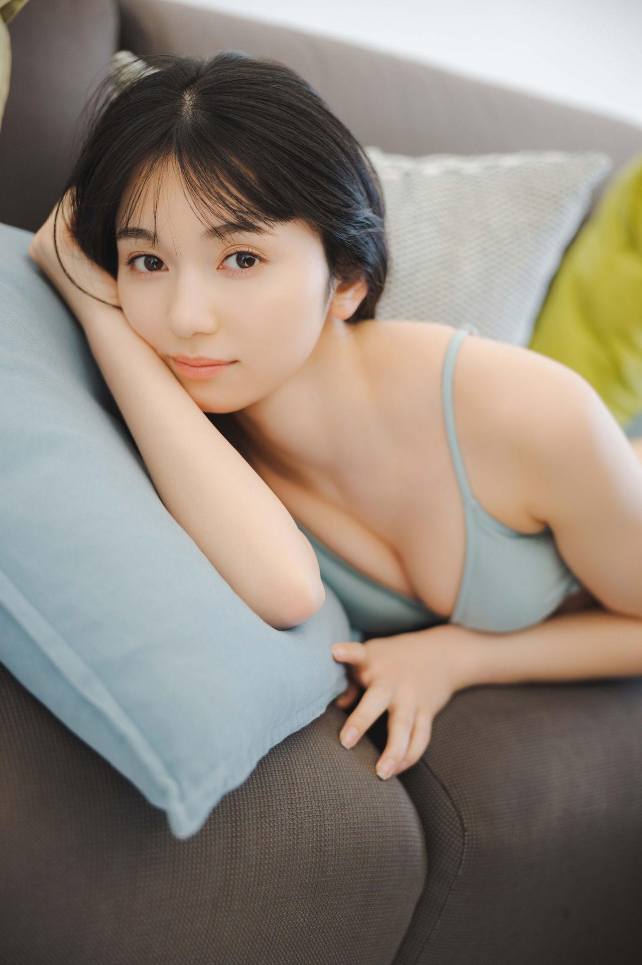 Fuuka Kumazawa 熊澤風花, ＦＲＩＤＡＹデジタル写真集 『二十歳になったから』 Set.04(14)