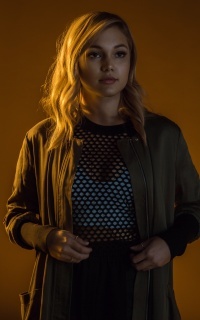 Olivia Holt 5nPXUbmJ_o