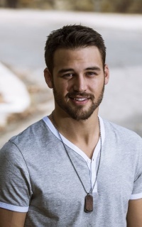 Ryan Guzman NcXeFeiY_o