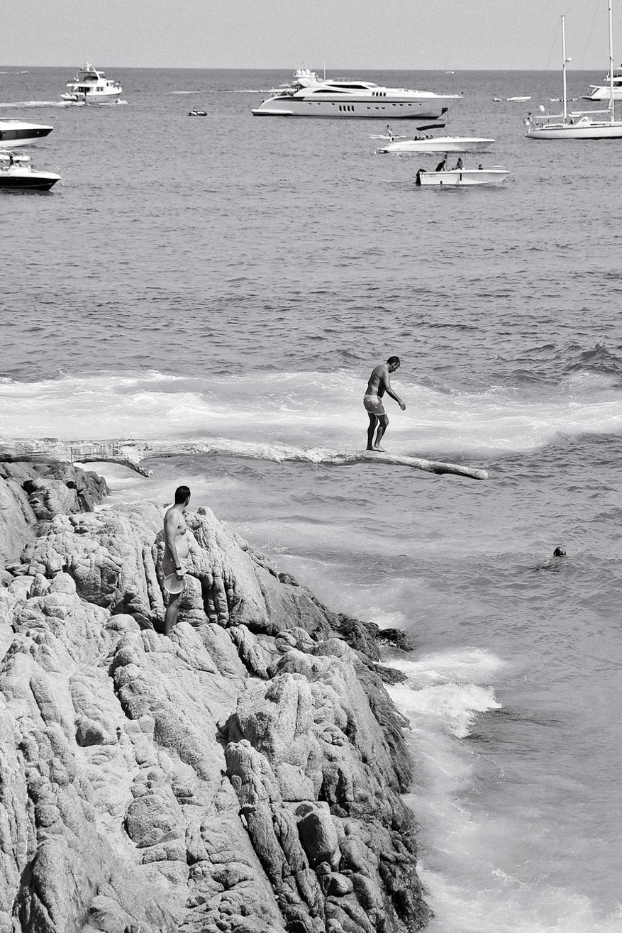 На пляжах Сен-Тропе / Maya Stepper and Clara Rosager on Saint-Tropez beach by Cameron Hammond На пляжах Сен-Тропе / Maya Stepper and Clara Rosager on Saint-Tropez beach by Cameron Hammond