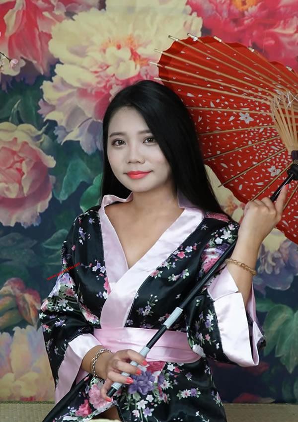 漂亮大奶美模Jessica和服樱花私拍无圣光套图(2)