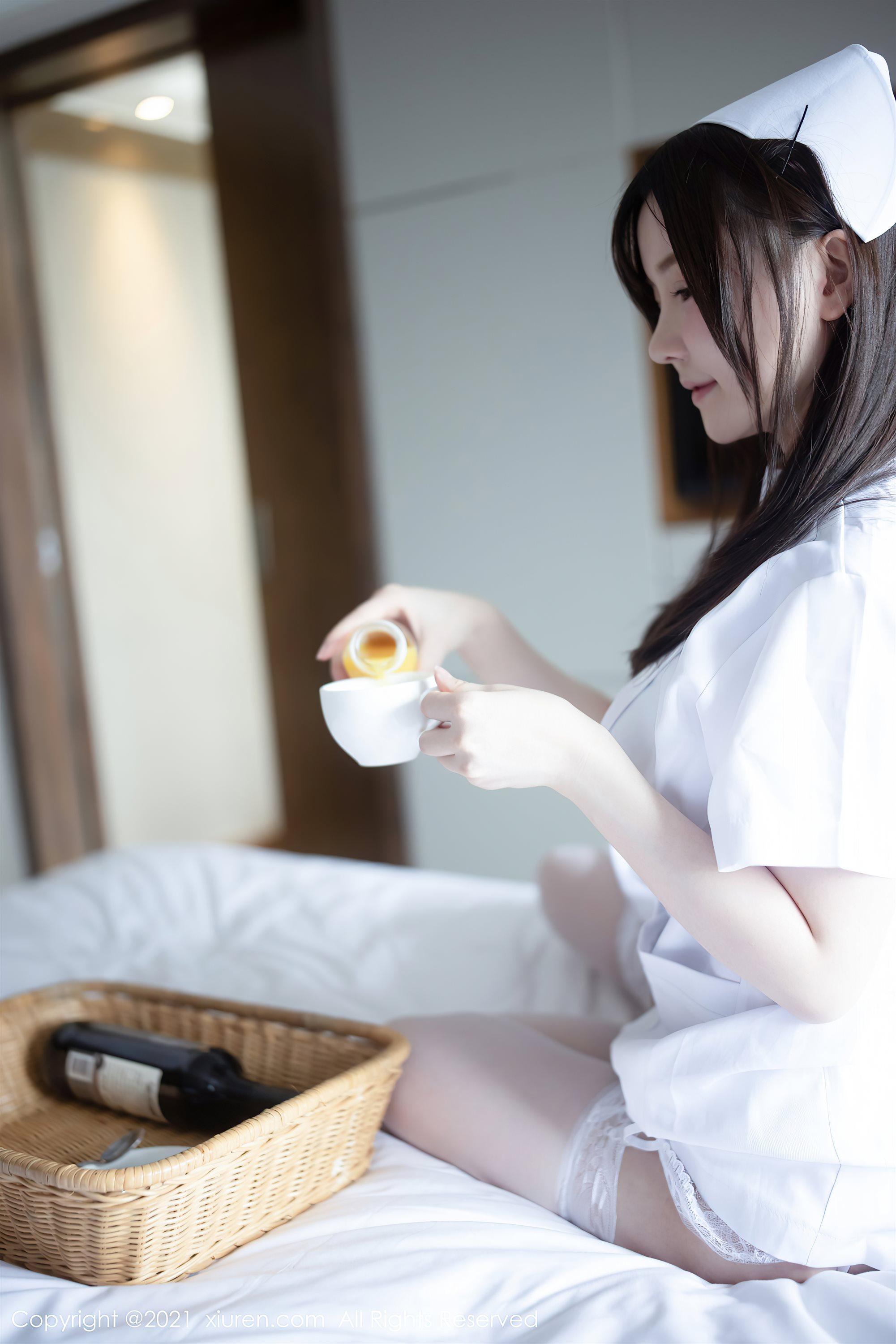 [XiuRen秀人网]No.3114 女神糯美子Mini洁白护士制服主题私房蕾丝内衣秀豪乳翘臀诱惑写真(21)