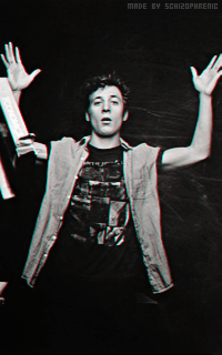 Jeremy Allen White 3YGJoTep_o