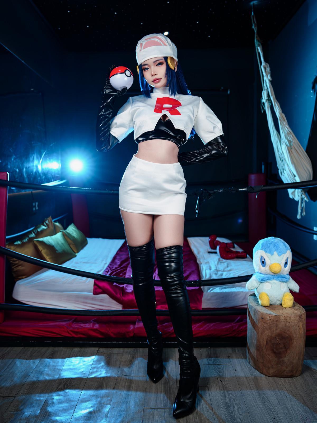 Cosplay ZinieQ Dawn Pokemon in Team Rocket Costume(1)