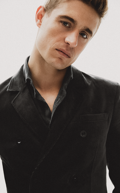 Max Irons Z36lkXTF_o