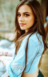 Caitlin Beadles RpqxrD7M_o