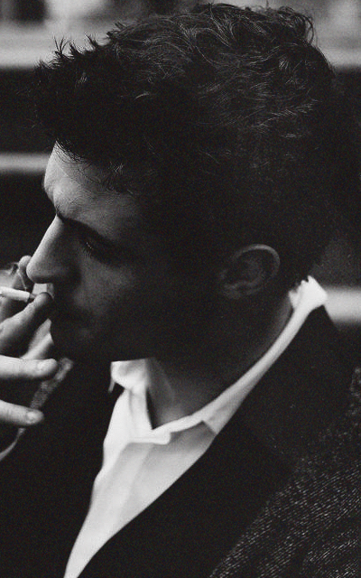 Max Irons XtIaNZ2J_o