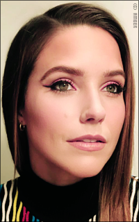 Sophia Bush AyWXJYxz_o