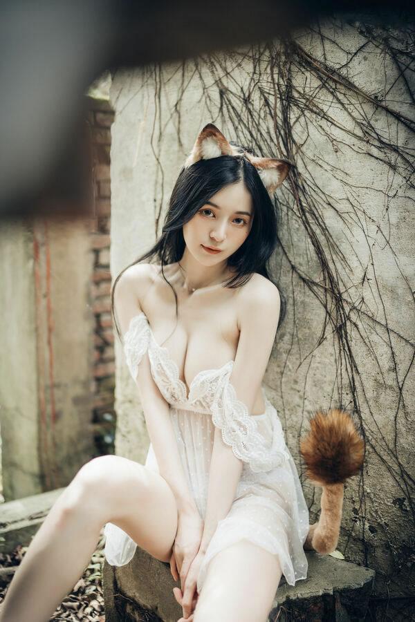 漂亮小姐姐辰辰户外白纱可爱小猫咪(22)