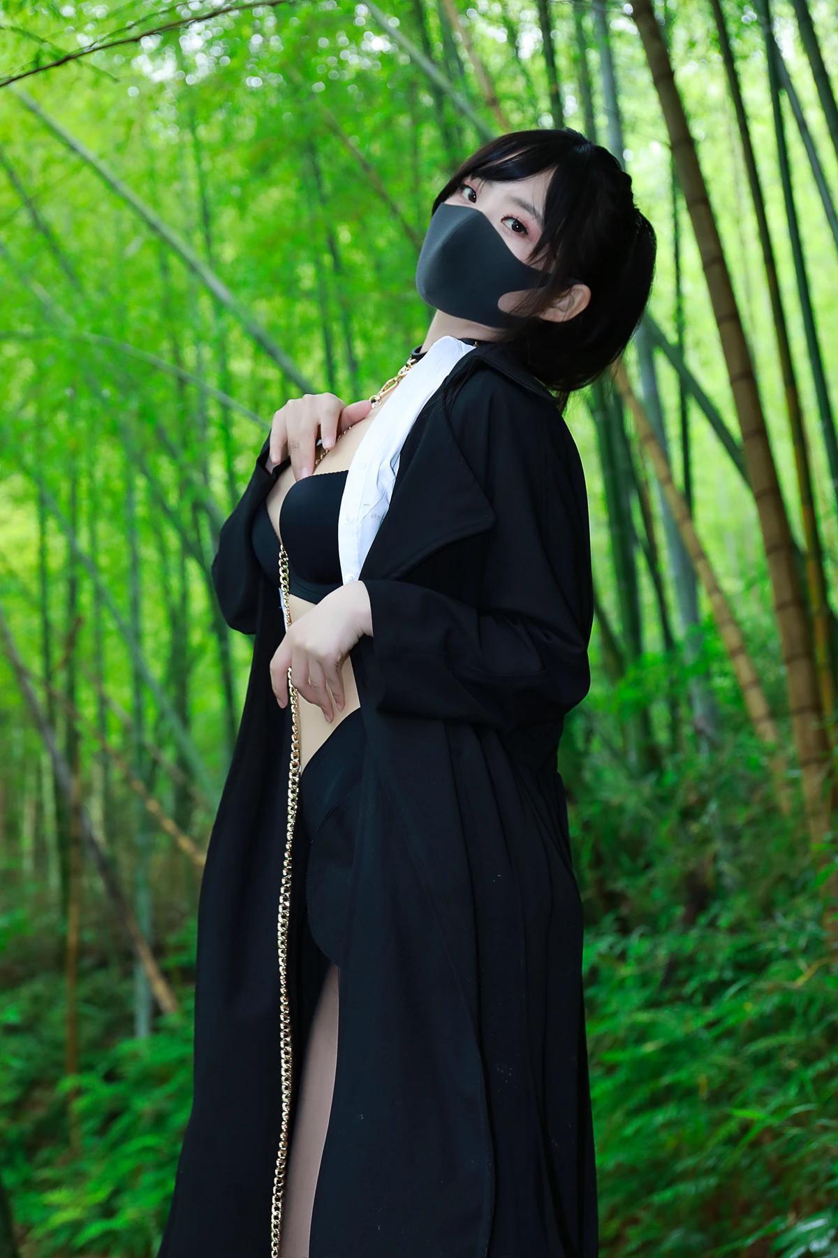 李佳LiJia – 黑百褶裙森林(31)