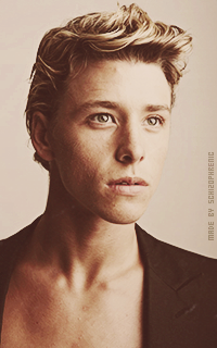 Mitch Hewer NNHN7WHB_o