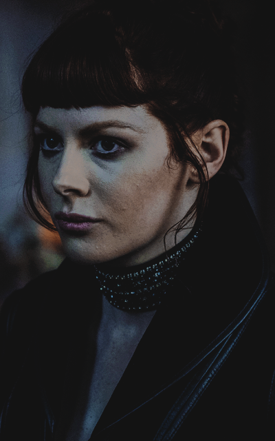 Emily Beecham MPYmGcrE_o