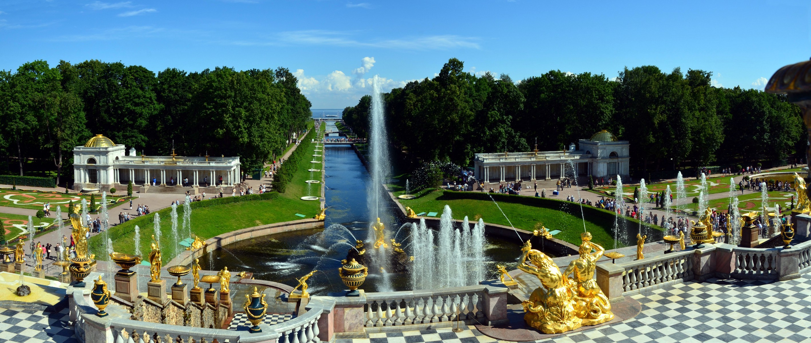 Peterhof Palace - Saint Petersburg.jpg