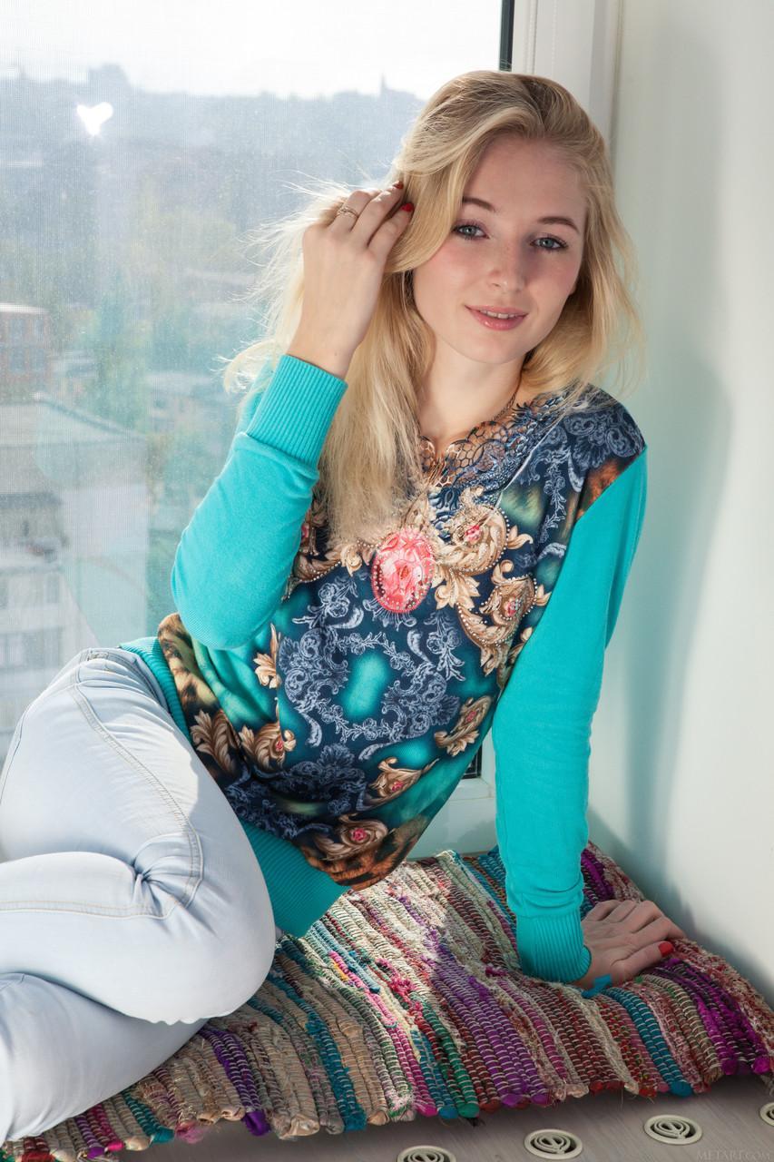 Petite blonde teen Leona Honey uncovers her tasty ass and poses in the window(2)