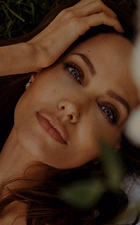 Angelina Jolie Om9M4njq_o
